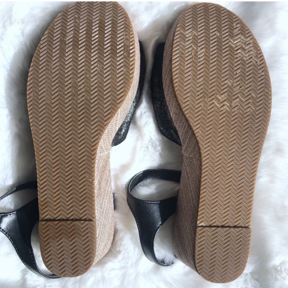 UGG Ankle Strap Wedge Sandals size 4 Youth - Picture 4 of 4